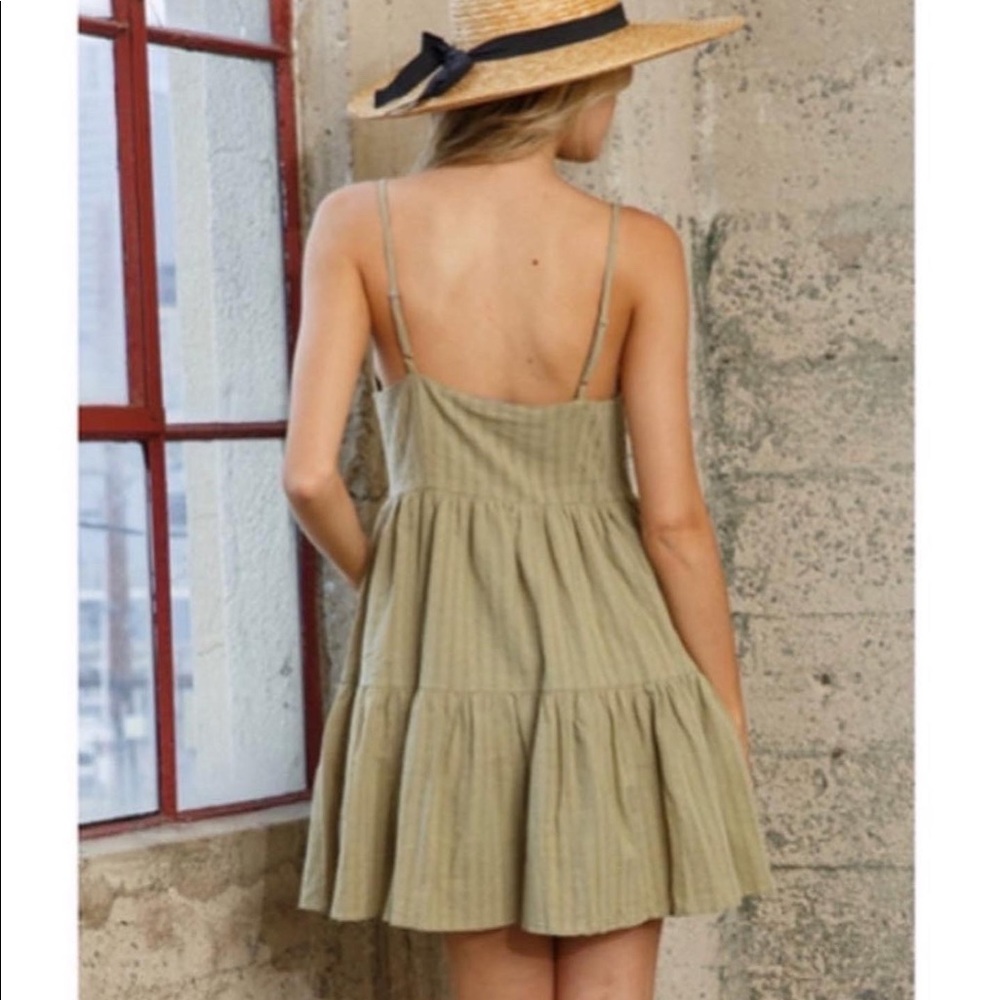 Blue B olive green button up dress. Perfect for summer. NWT flowy bottom.